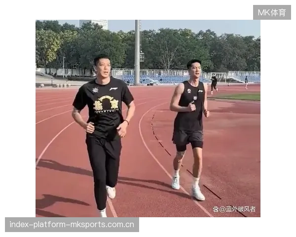 主帅更换训练时间，队员凌晨集合引震惊：训练变革背后的深层次影响